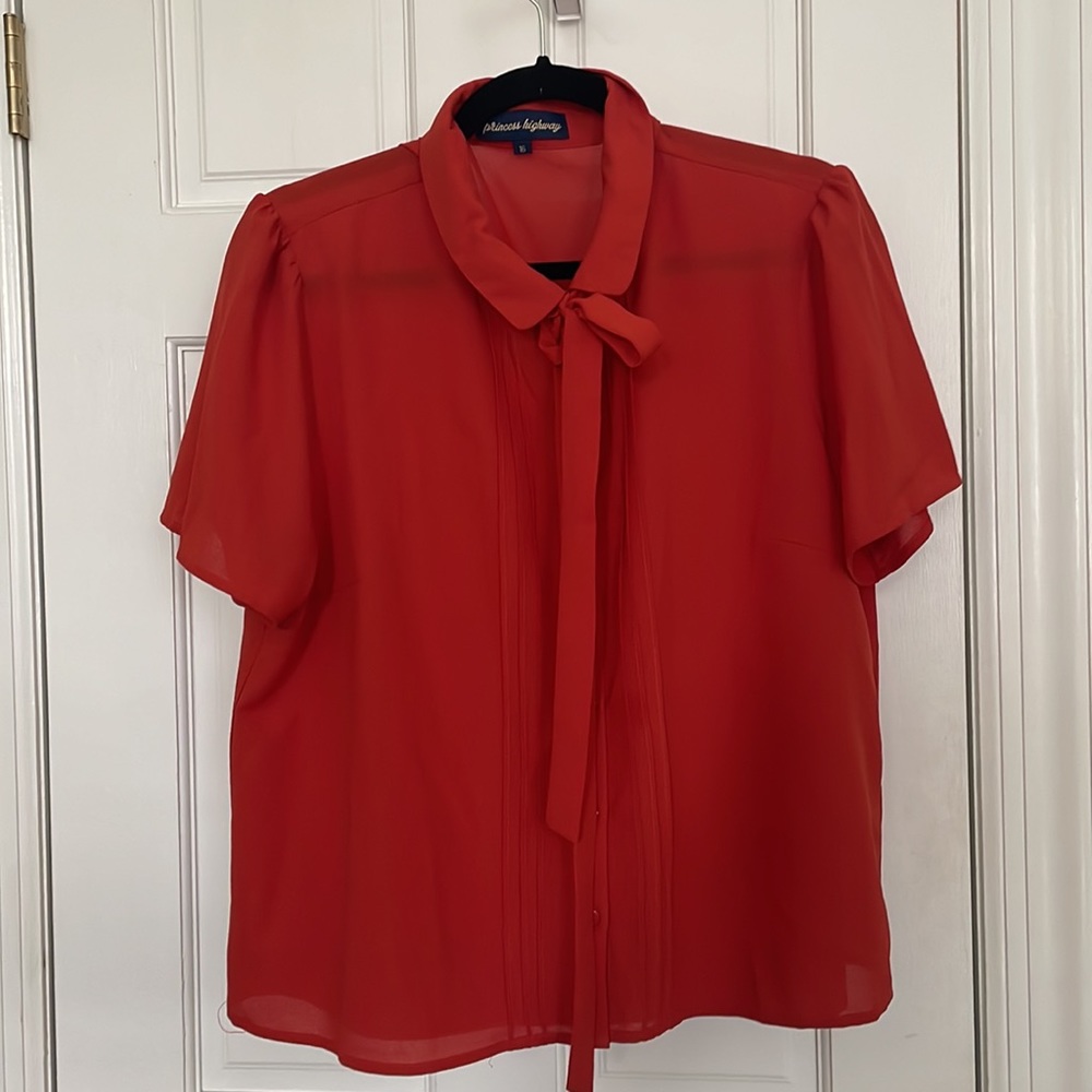 Puff sleeve, button up short sleeved blouse. Has 2 detachable neckties
